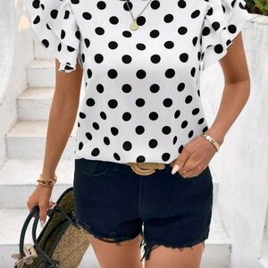 "NWT" Polka Dot Ruffle Sleeve Blouse